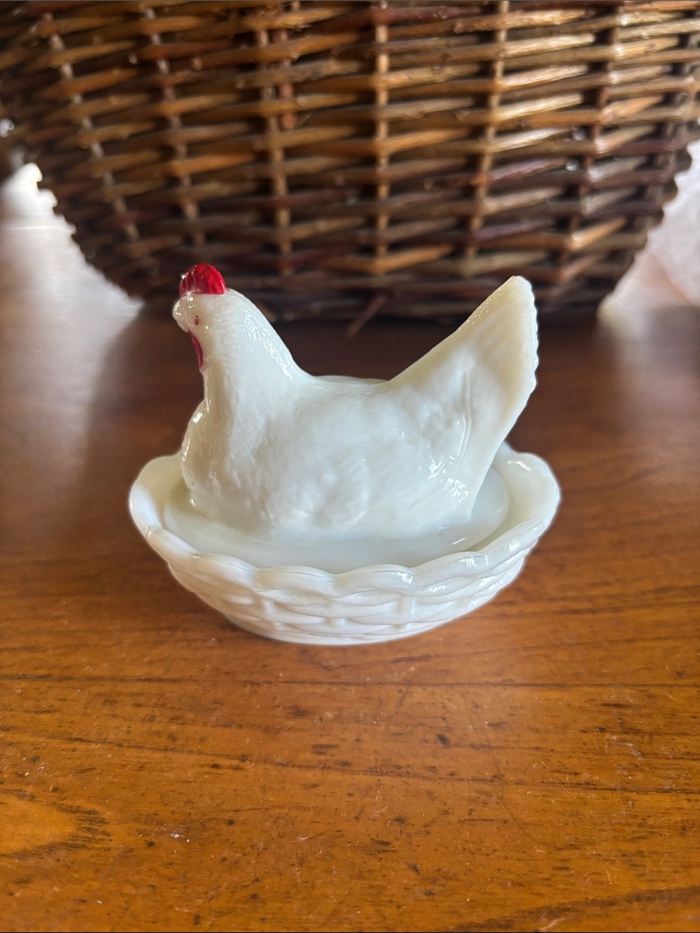 Vintage Westmoreland marked opalescent milk glass Hen-On-Nest trinket dish - Picture 3 of 12